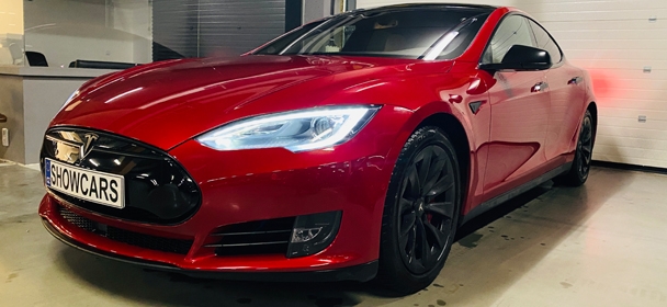 Tesla Model S PERFORMANCE - 771 koní zrychlení z 0 na 100 km/hod 2-4